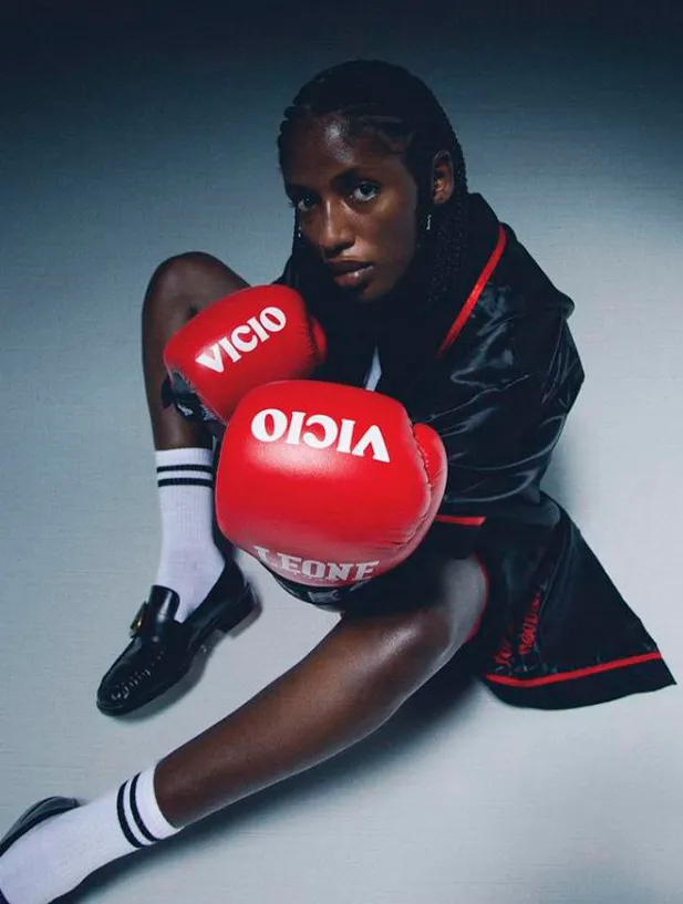 Diseño y impresión de guantes de boxeo para evento de Vicio