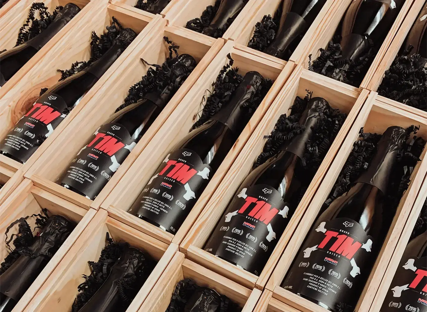 Diseño packaging de botella de vino para FOX