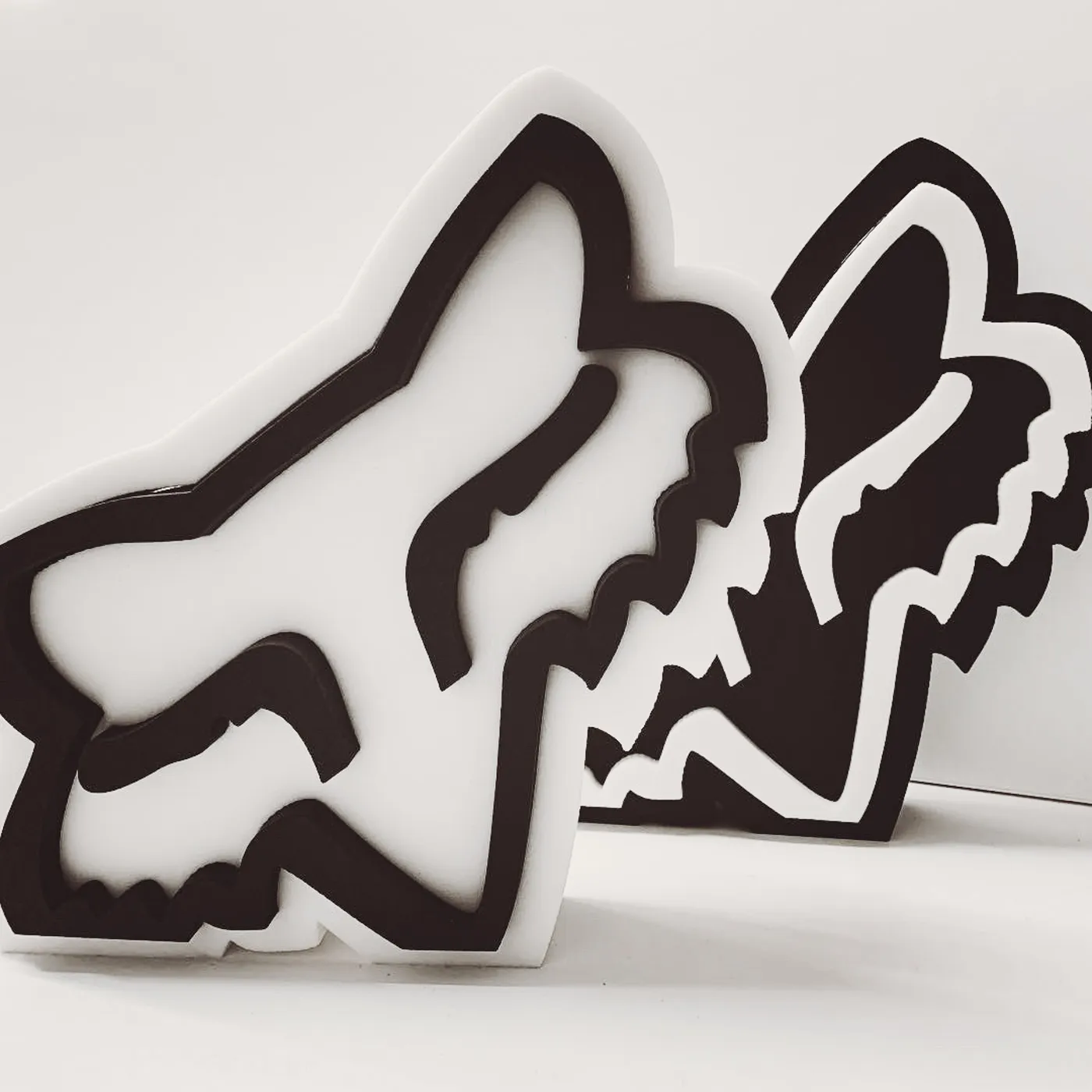 Diseño de PLV en madera y forex para FOX