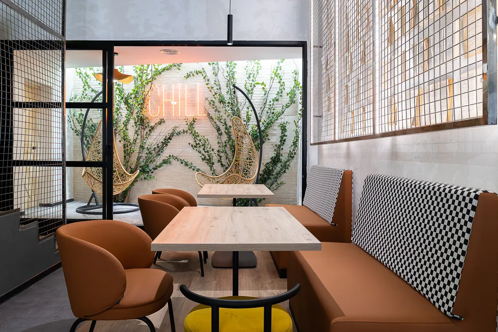 Diseño y producción de señalética en vinilos y corporeos para Vanguard