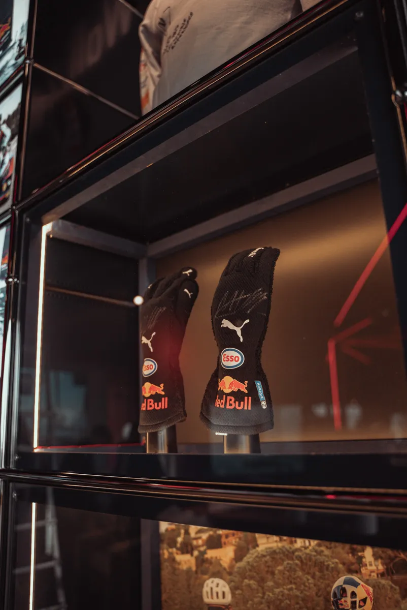 anchor-redbull-alinghi-wall-of-fame-11